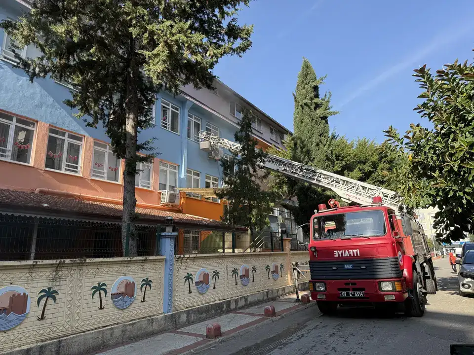 Alanya’da İlkokul Sınıfında Yangın Çıktı! 7